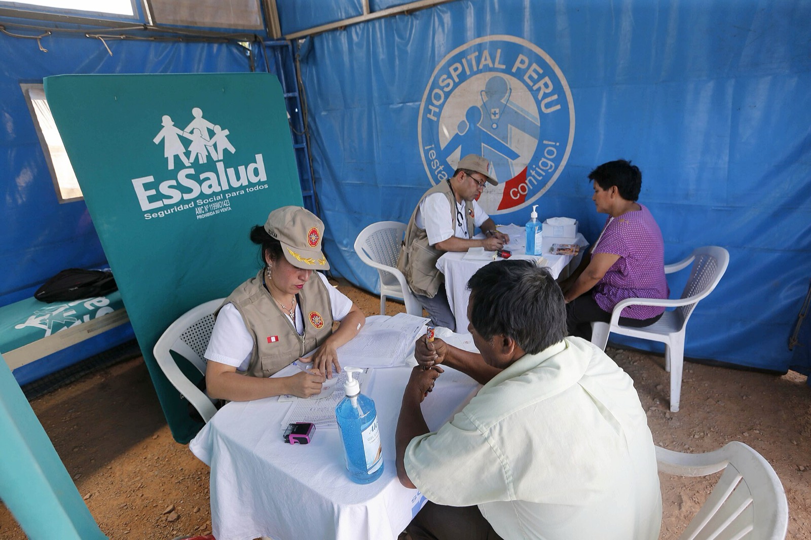 2,500 ATENCIONES EN OPERACIÓN DE AYUDA HUMANITARIA ORGANIZADA POR FUERZAS ARMADAS EN EL VRAEM (26786638691).jpg